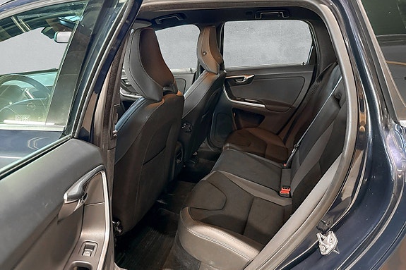 Volvo XC60 14 of 16