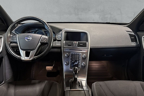Volvo XC60 12 of 16