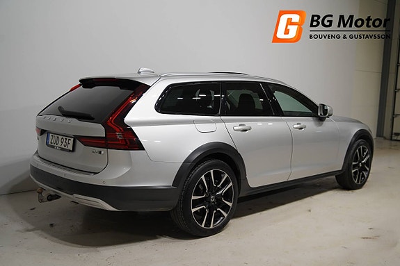 Volvo V90 Cross Country 3 of 5