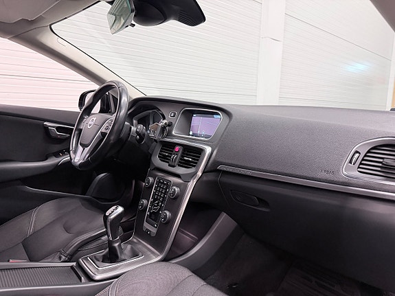 Volvo V40 Cross Country 13 of 15