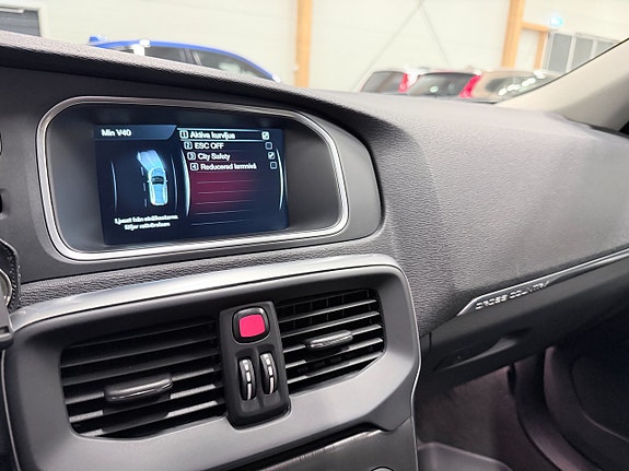 Volvo V40 Cross Country 12 of 15