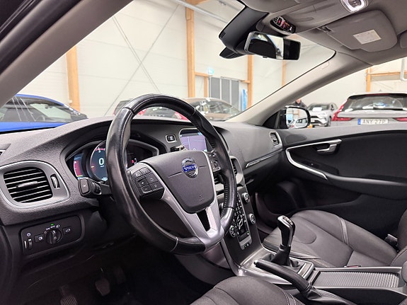 Volvo V40 Cross Country 9 of 15