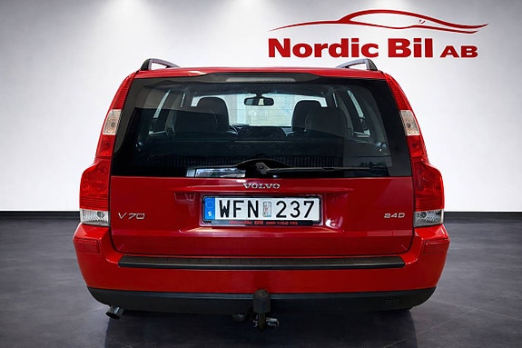 Volvo V70 4 of 5