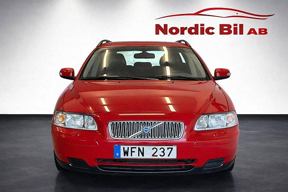 Volvo V70 2 of 5