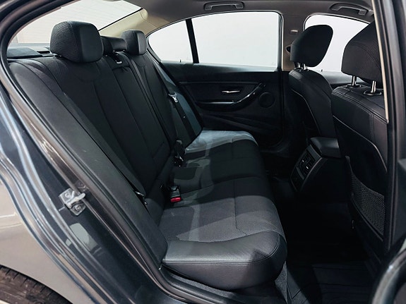 BMW 320 8 of 18