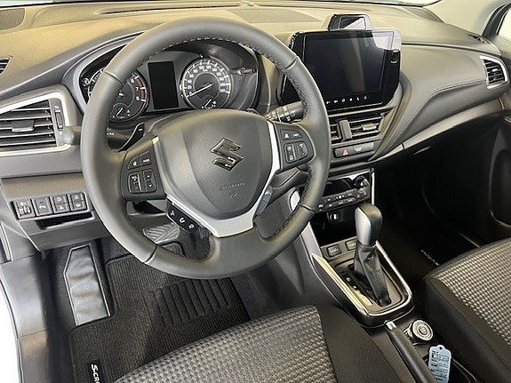Suzuki S-Cross 6 of 7