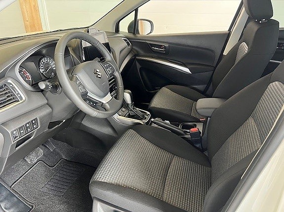 Suzuki S-Cross 4 of 5