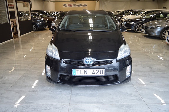 Toyota Prius 8 of 18