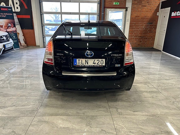 Toyota Prius 10 of 18