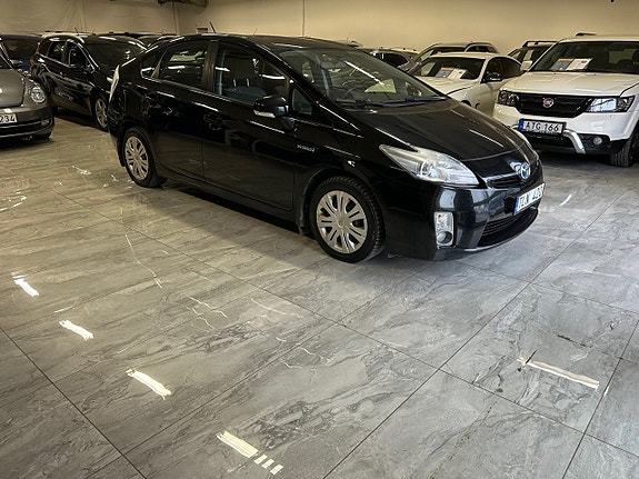 Toyota Prius 2 of 5