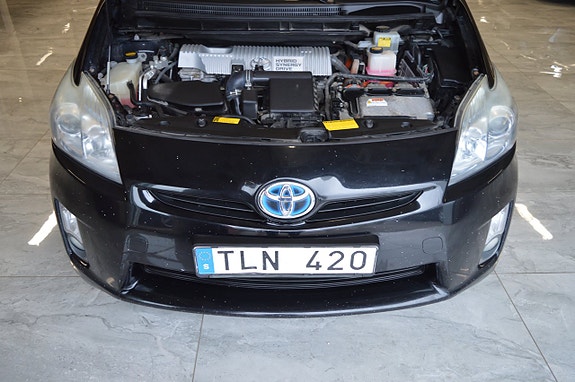 Toyota Prius 9 of 18