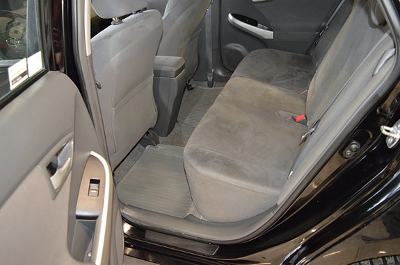 Toyota Prius 14 of 18