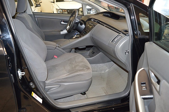 Toyota Prius 13 of 18