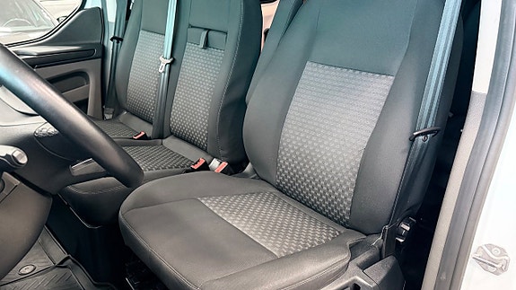 Ford Custom Tourneo 12 of 18