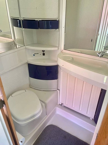 Hymer B544 plats för 6 personer  LEDIG 5 of 8
