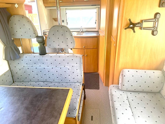 Hymer B544 plats för 6 personer  LEDIG 4 of 8