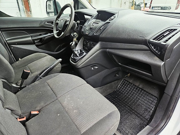 Ford Transit Connect 13 of 20
