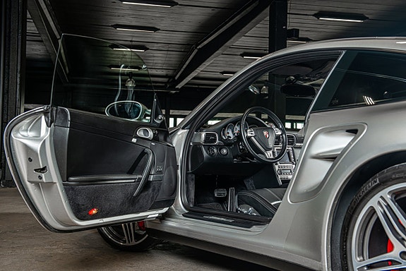 Porsche 911 9 of 26