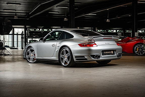 Porsche 911 4 of 5