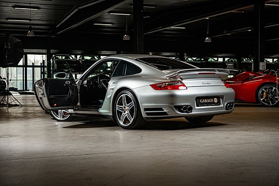 Porsche 911 8 of 26