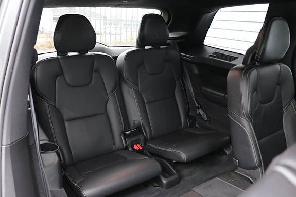 Volvo XC90 23 of 29