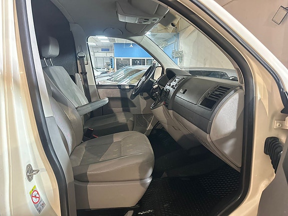 Volkswagen Transporter 8 of 12