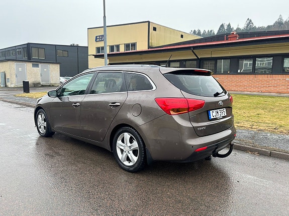 Kia Ceed 2 of 5