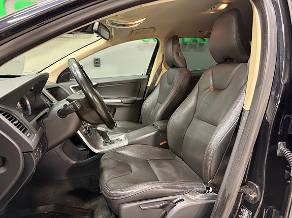 Volvo XC60 12 of 27