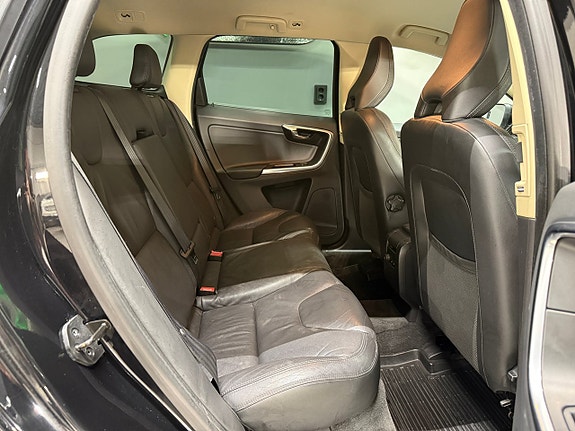 Volvo XC60 15 of 27