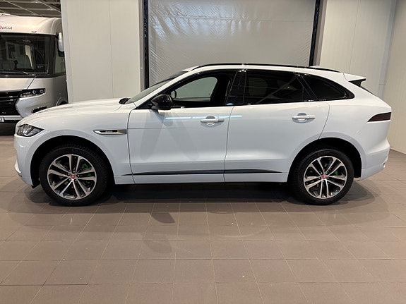 Jaguar F-PACE 4 of 5