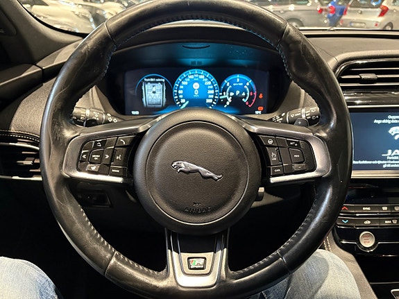 Jaguar F-PACE 15 of 20