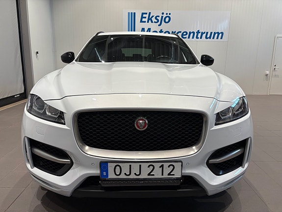 Jaguar F-PACE 2 of 5