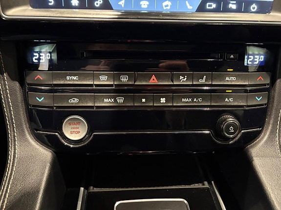 Jaguar F-PACE 18 of 20