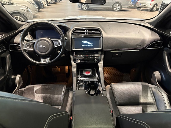 Jaguar F-PACE 11 of 20