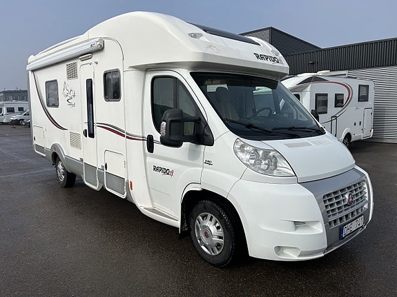 Rapido 7065 DF Låga Långbäddar & Toa bak Aldevärme