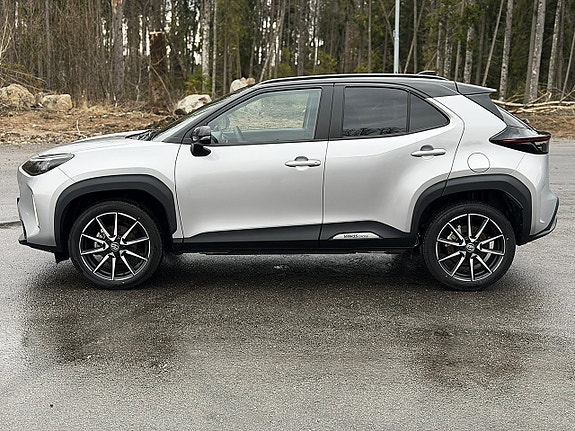 Toyota Yaris Cross 2 of 5