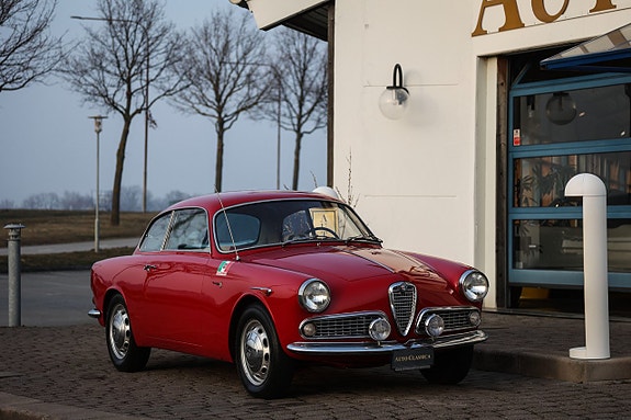 Alfa Romeo Giulietta 2 of 27
