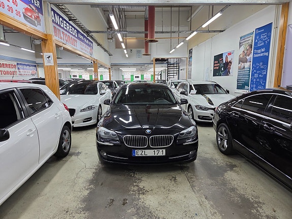 BMW 523i 3 of 5