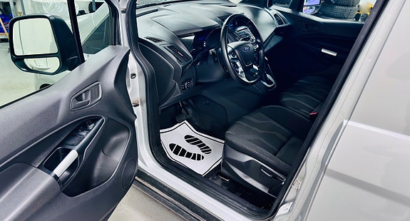 Ford Transit Connect 11 of 28