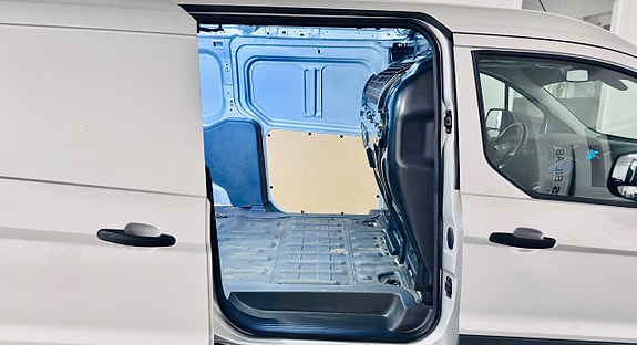 Ford Transit Connect 25 of 28