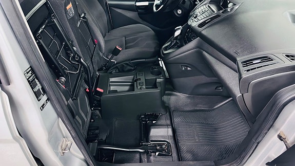 Ford Transit Connect 18 of 28