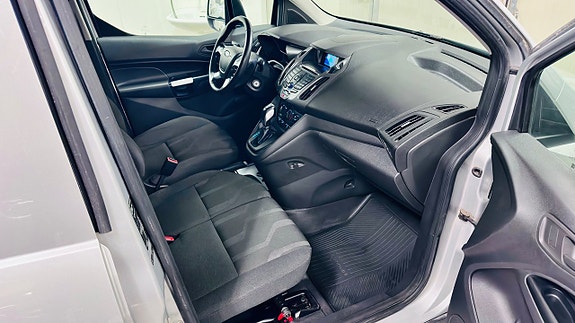 Ford Transit Connect 16 of 28
