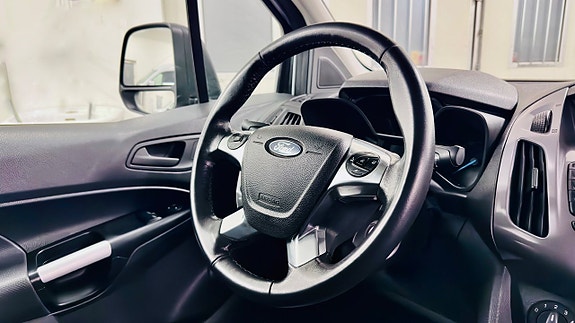 Ford Transit Connect 15 of 28
