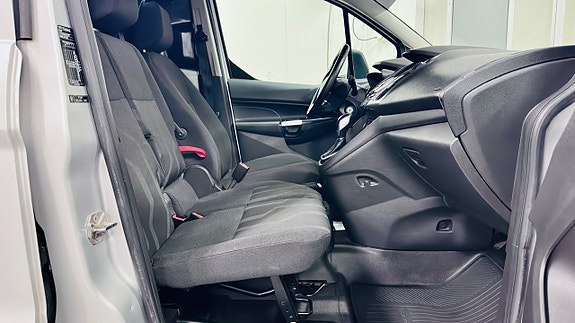 Ford Transit Connect 17 of 28
