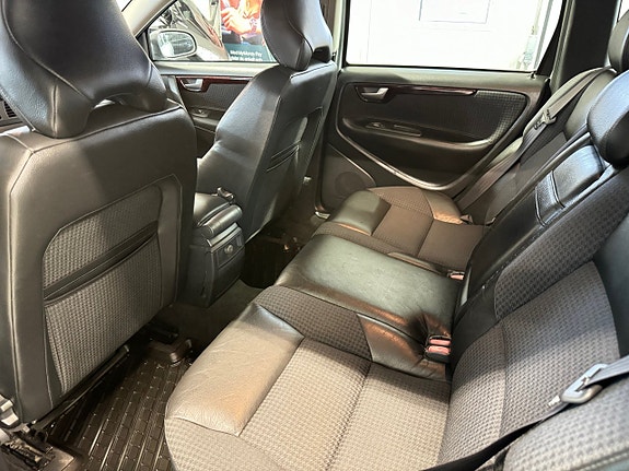 Volvo V70 8 of 11