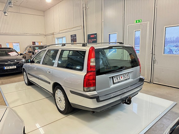 Volvo V70 5 of 11