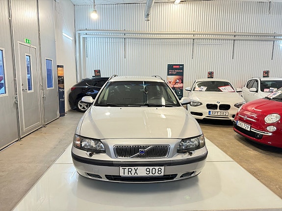 Volvo V70 3 of 11