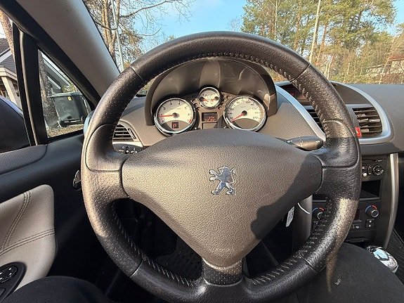 Peugeot 207 CC 16 of 19