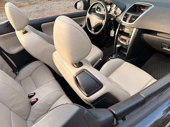 Peugeot 207 CC 12 of 19