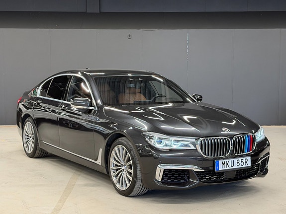 BMW 750i 5 of 5